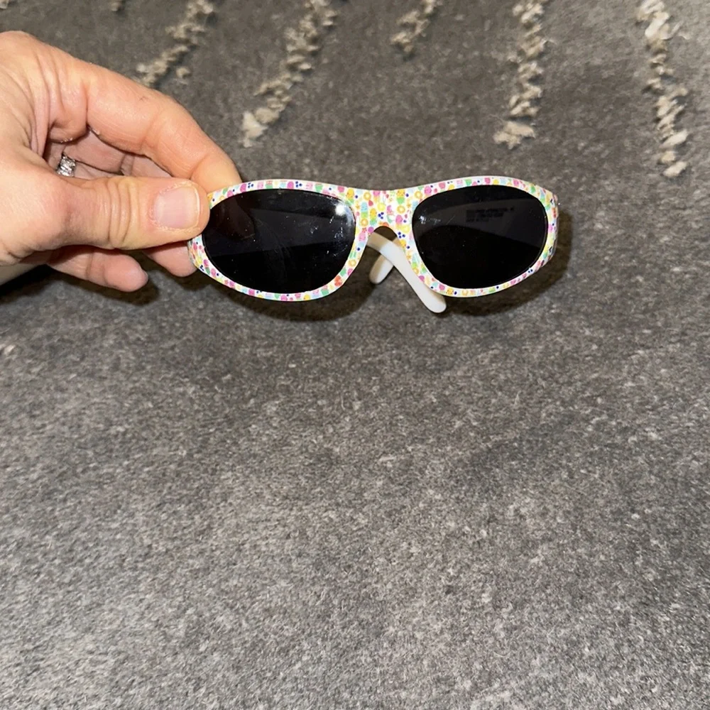 NWOT TODDLER GIRLS SUNGLASSES WITH UNICORN CASE. 2-4 years old